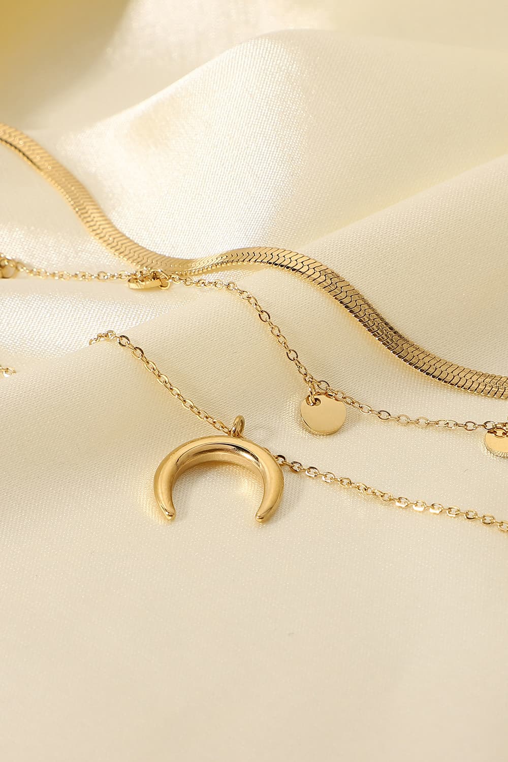 18K Gold - Plated Moon Shape Pendant Necklace - Admiresty