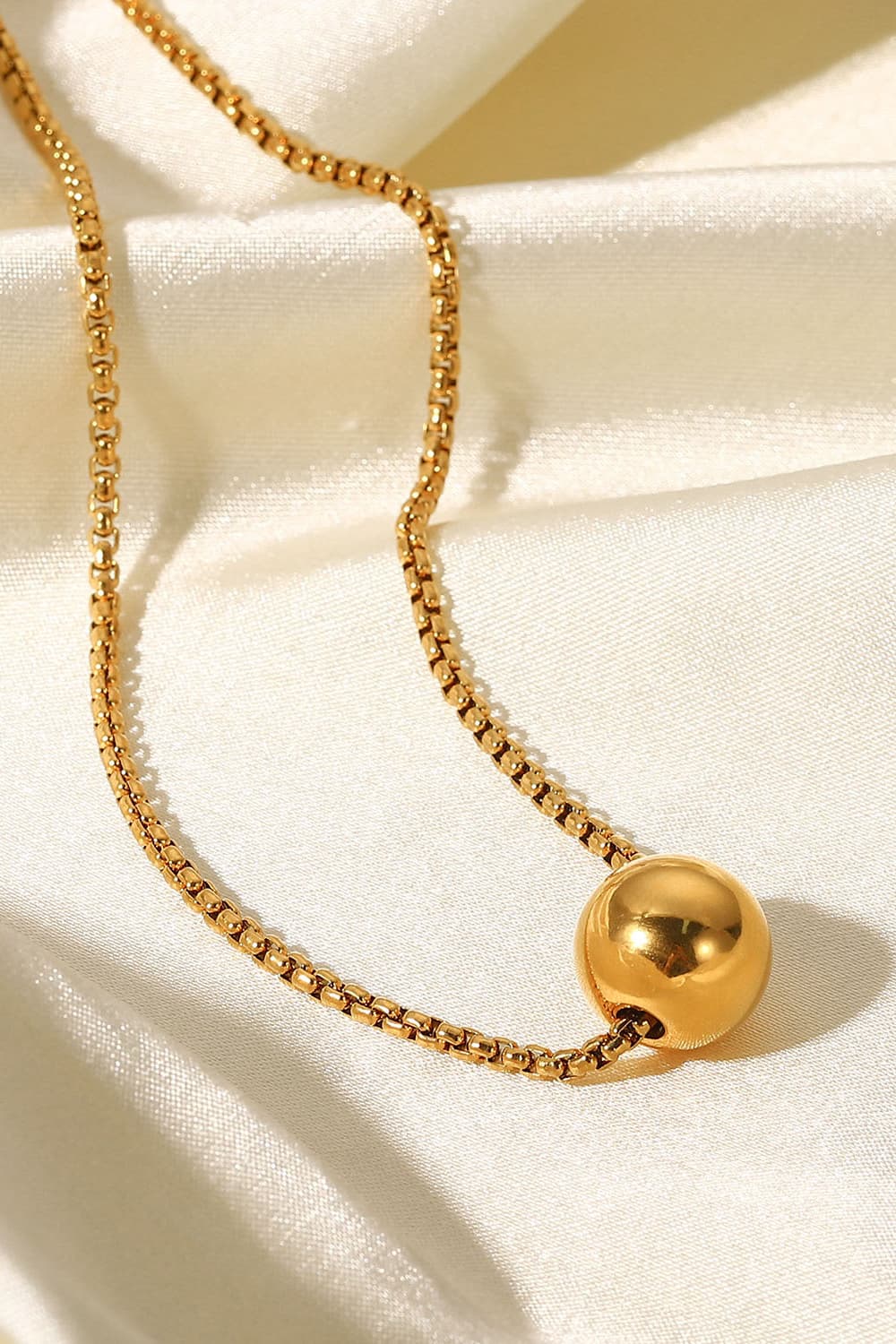 18K Gold - Plated Round Shape Pendant Necklace - Admiresty