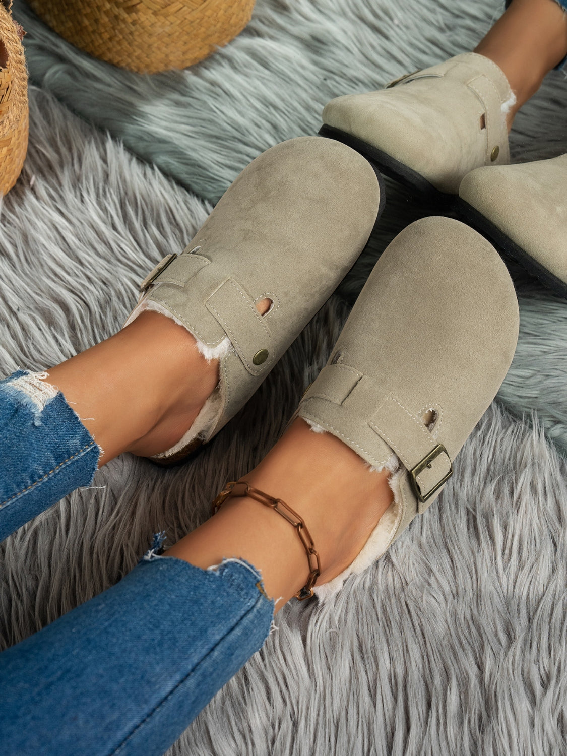 Suede Round Toe Slippers