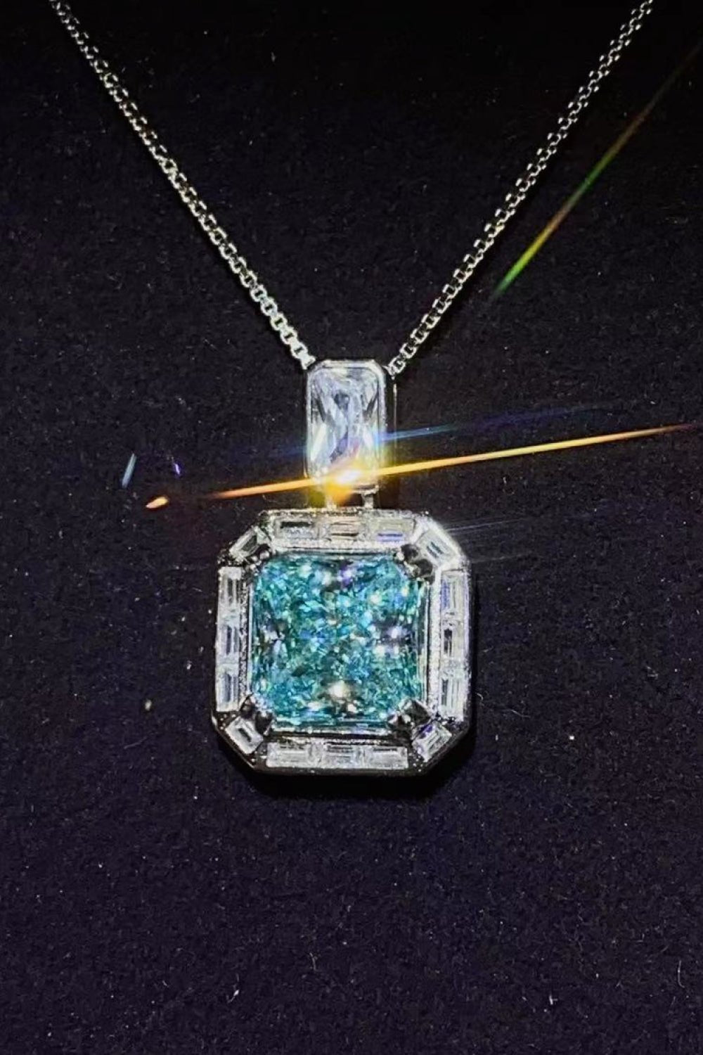 2 Carat Moissanite Square Pendant Necklace - Admiresty