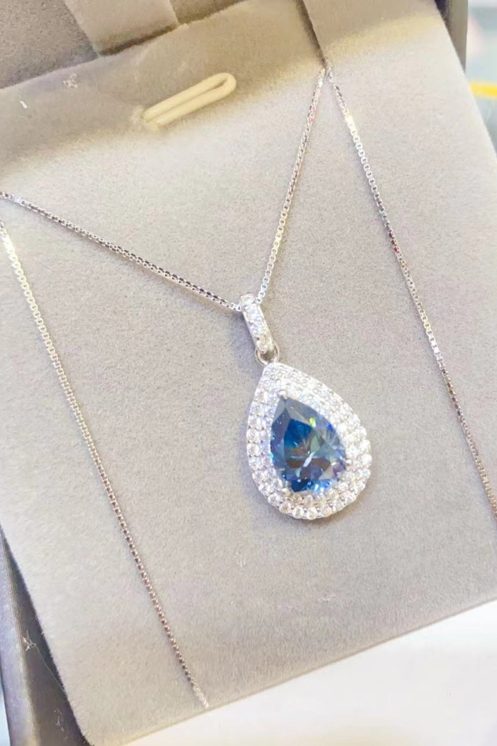 2 Carat Moissanite Teardrop Pendant Necklace - Admiresty