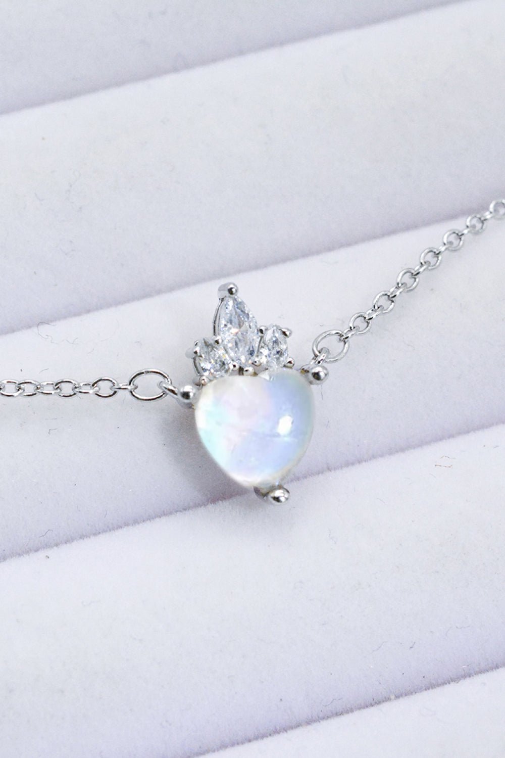 925 Sterling Silver Moonstone Heart Pendant Necklace - Admiresty