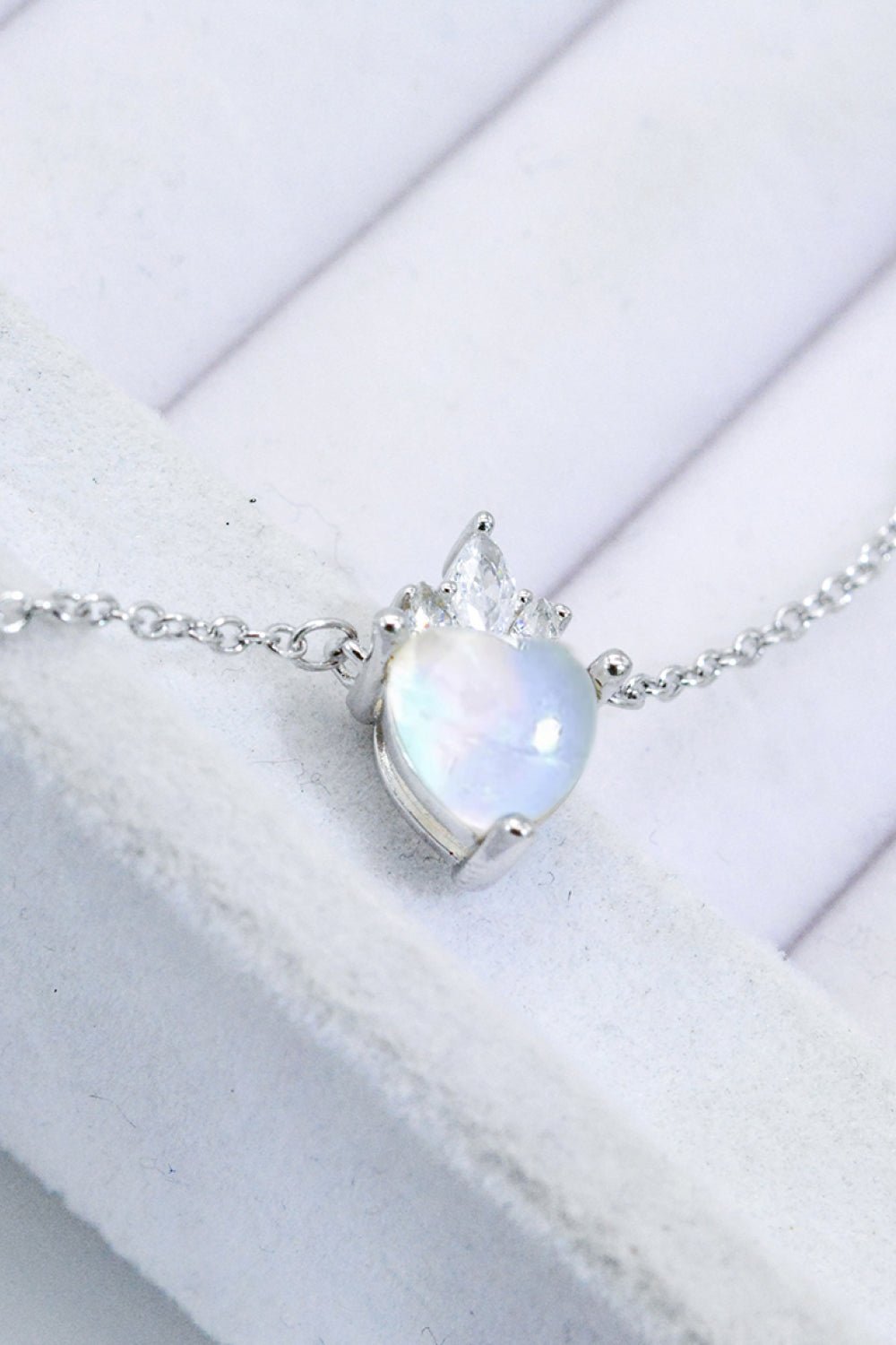 925 Sterling Silver Moonstone Heart Pendant Necklace - Admiresty