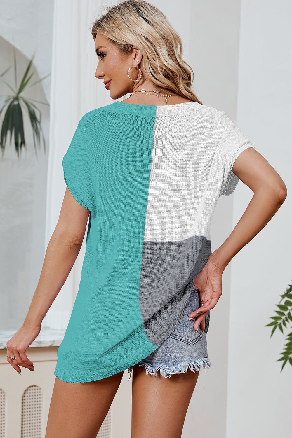 Color Block V - Neck Short Sleeve Knit Top - Admiresty