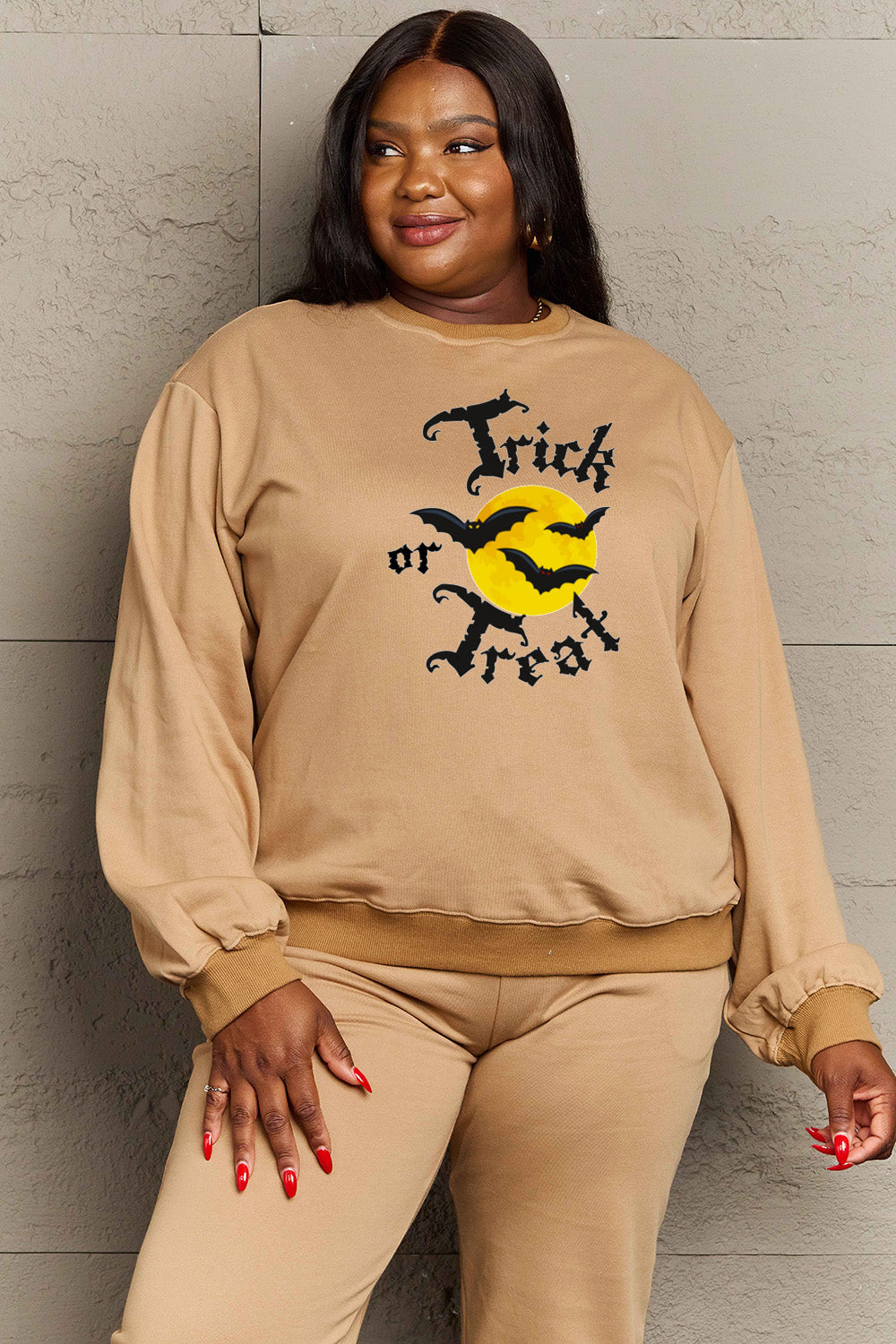 Sudadera con gráfico TRICK OR TREAT de tamaño completo Simply Love