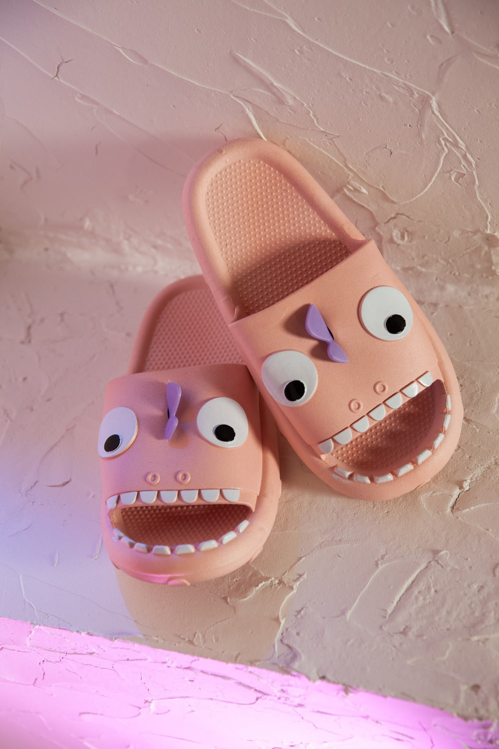 Pantuflas antideslizantes con diseño de nube y almohada de monstruo NOOK JOI