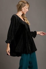 Blusa con cuello en V y lunares con dobladillo Godet de Umgee