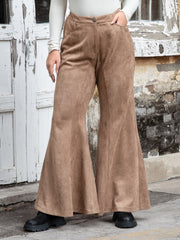 Pantalones acampanados con bolsillos de talla grande