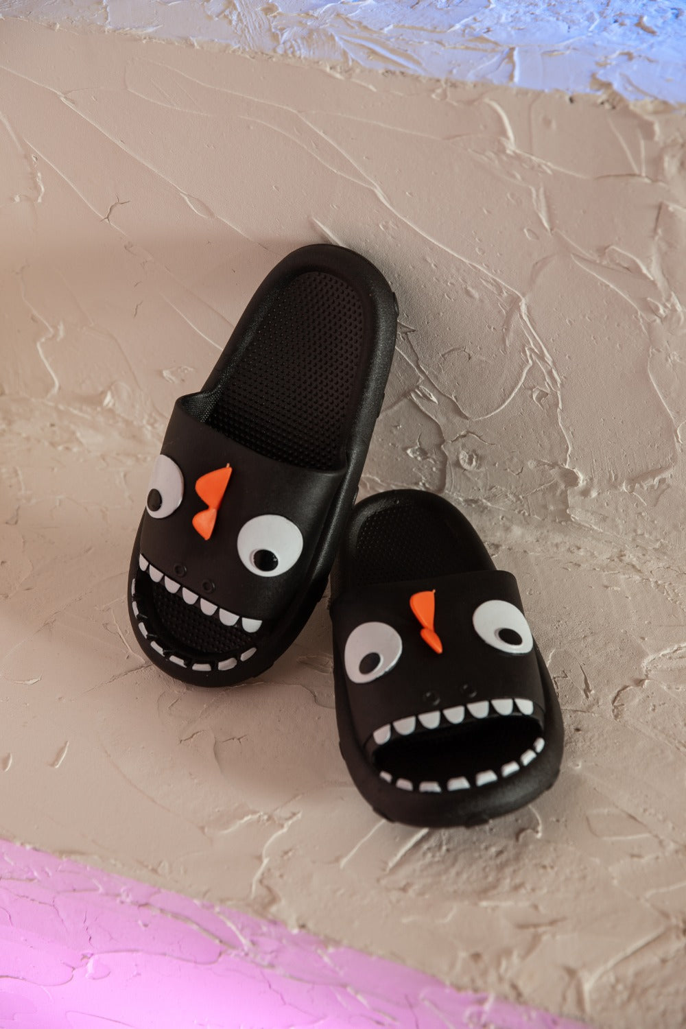 Pantuflas antideslizantes con diseño de nube y almohada de monstruo NOOK JOI