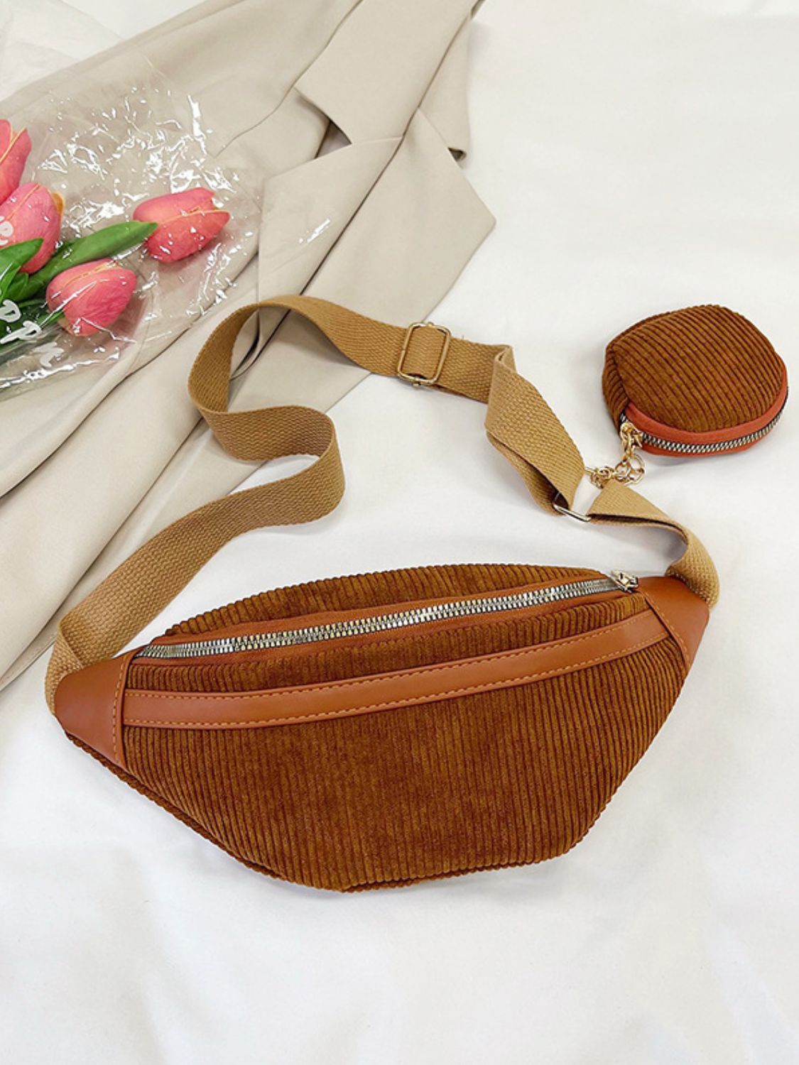 Bolso bandolera de pana con correa ajustable y bolsillo