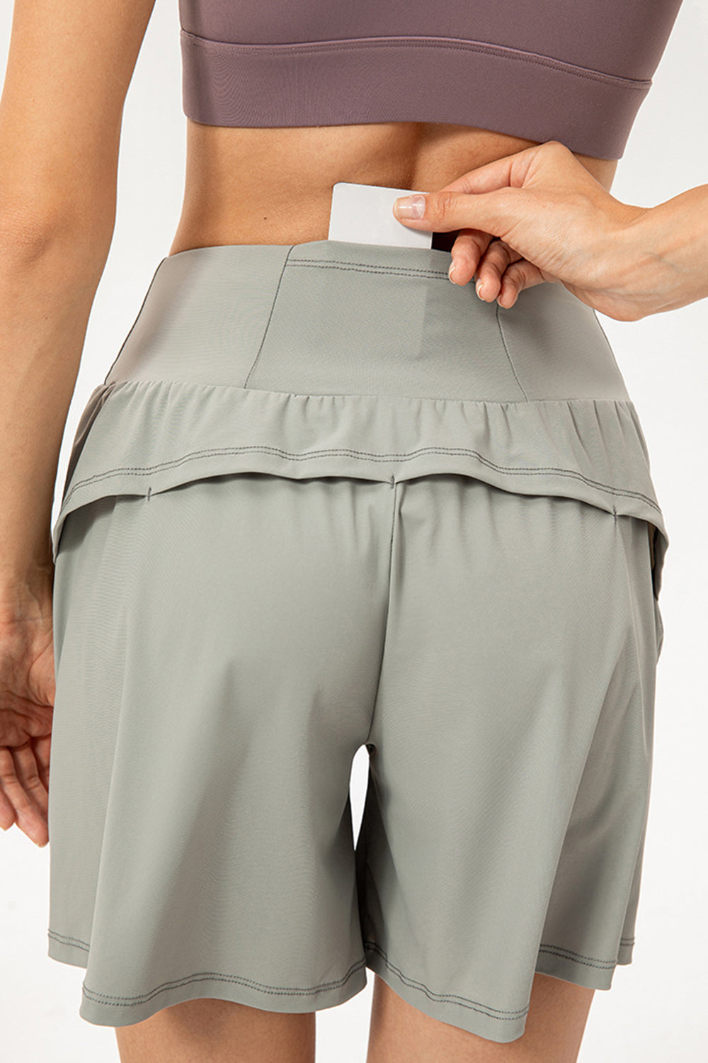 Pantalones cortos deportivos con cintura elástica y bolsillos