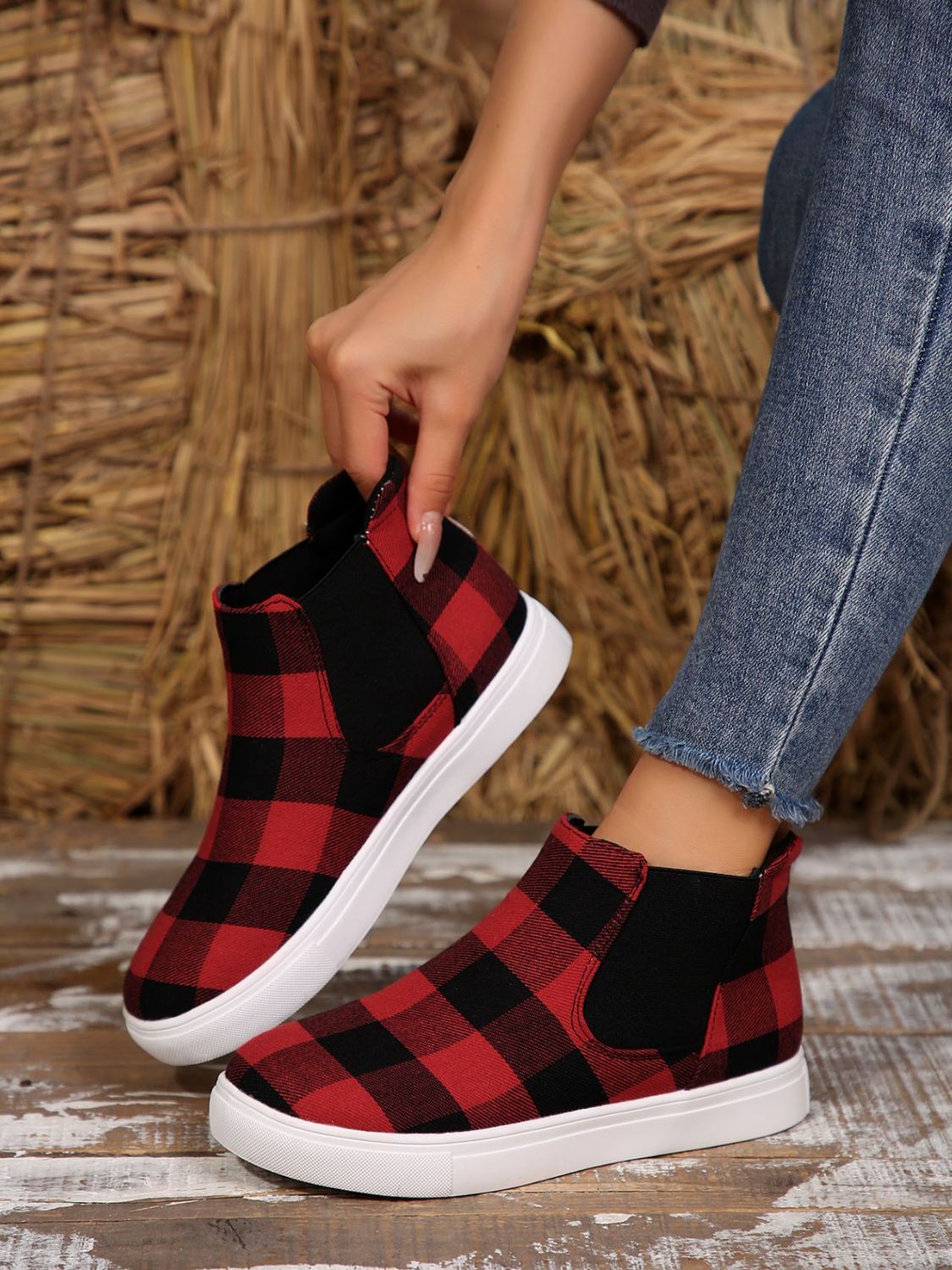 Round Toe Flat Sneakers