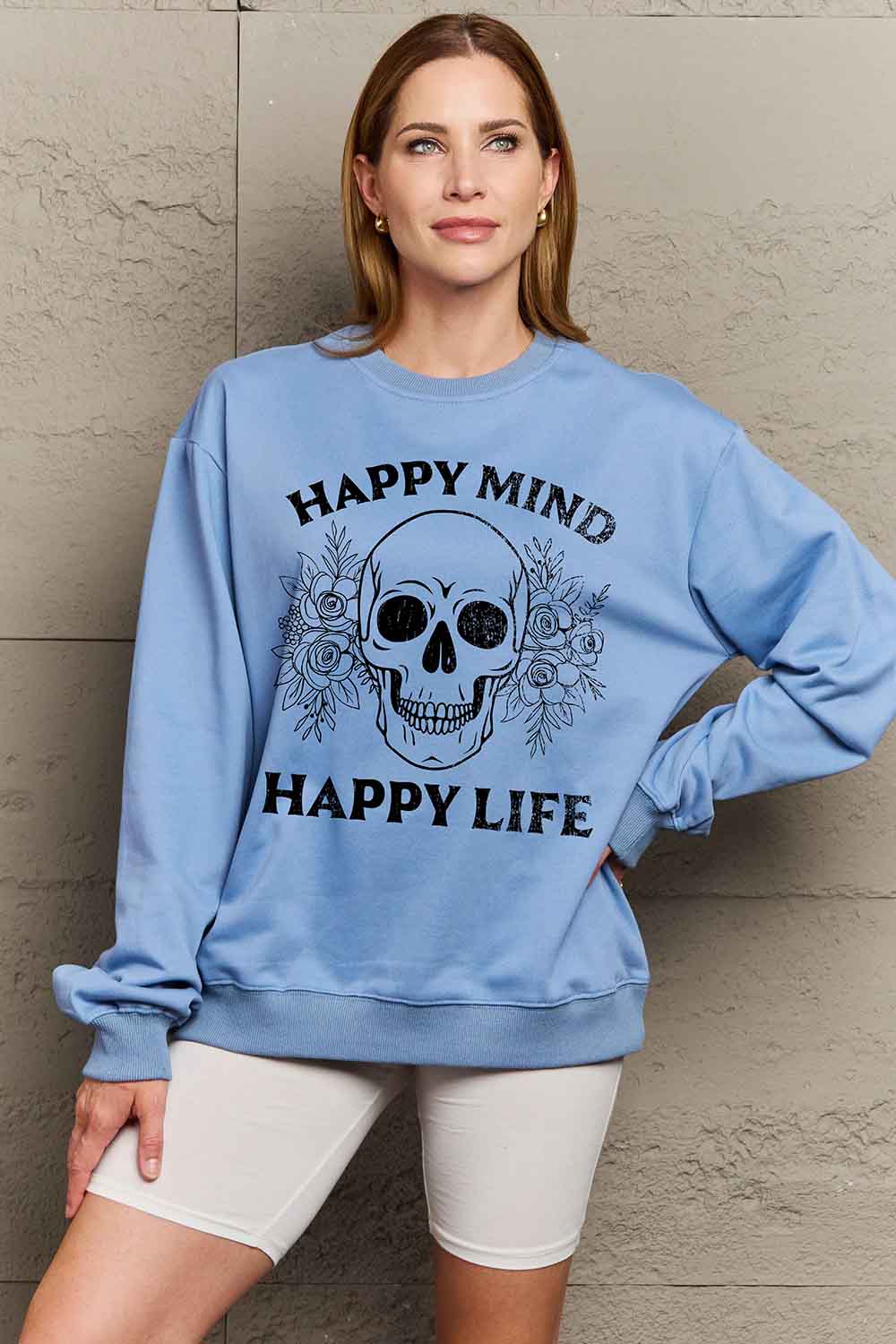 Sudadera con gráfico de calavera Simply Love de tamaño completo HAPPY MIND HAPPY LIFE