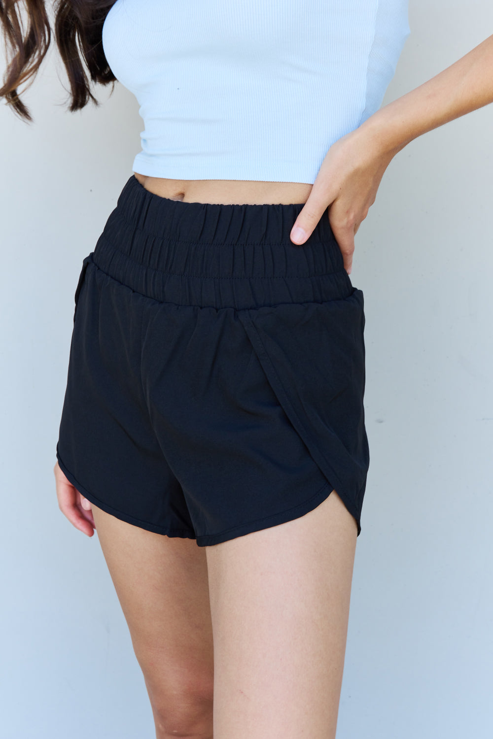 Pantalones cortos deportivos de cintura alta en negro Stay Active de Ninexis