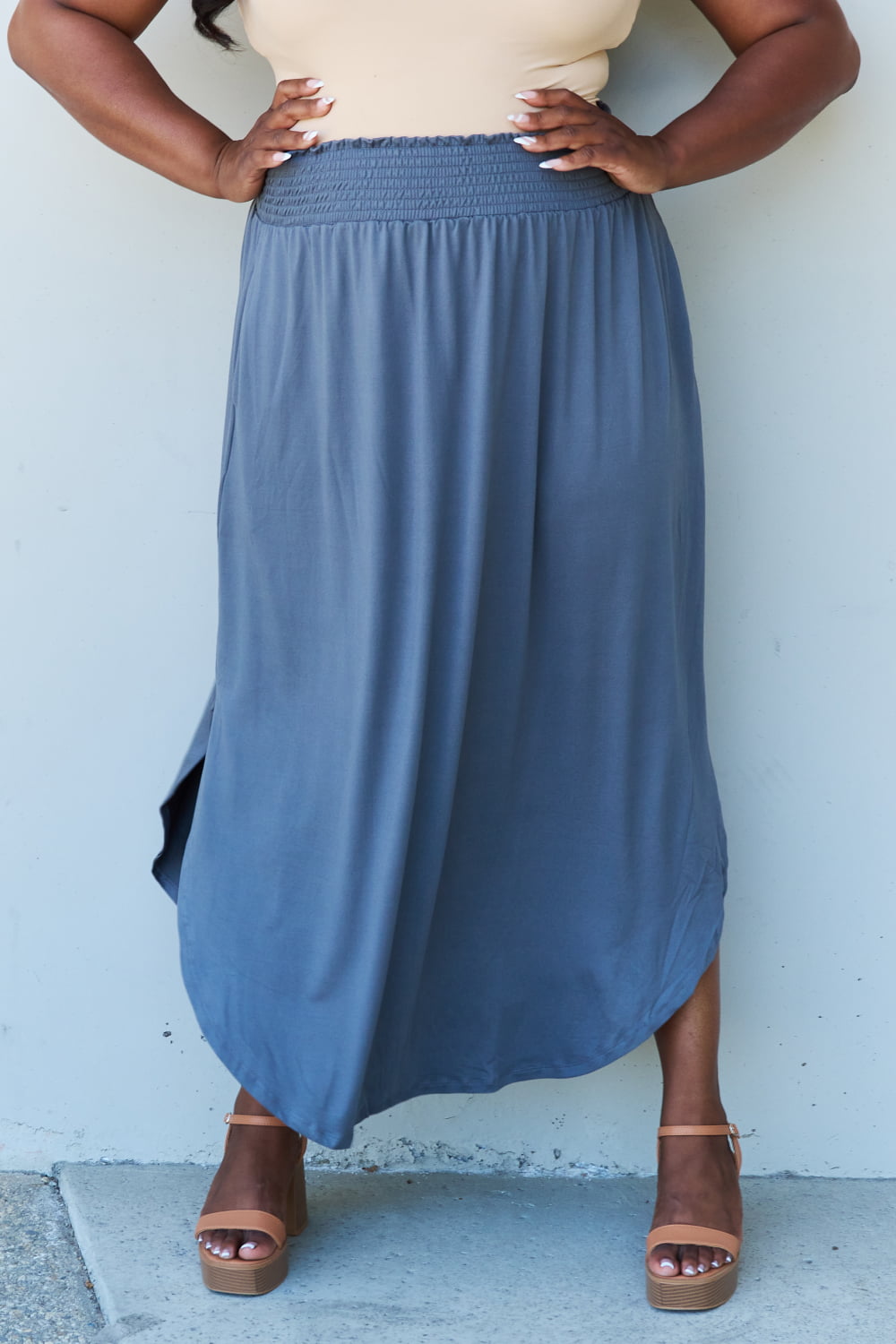 Falda larga Doublju Comfort Princess de tamaño completo, cintura alta, dobladillo redondo, en azul polvoriento