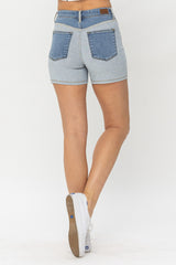 Pantalones cortos de mezclilla con bloques de color de tamaño completo en azul Judy