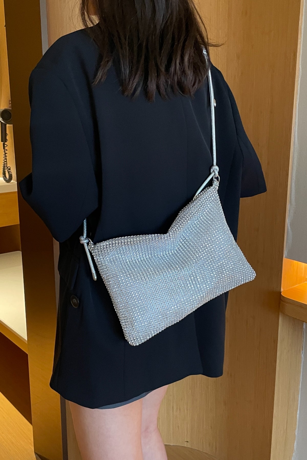 Bolso bandolera con correa anudada y diamantes de imitación