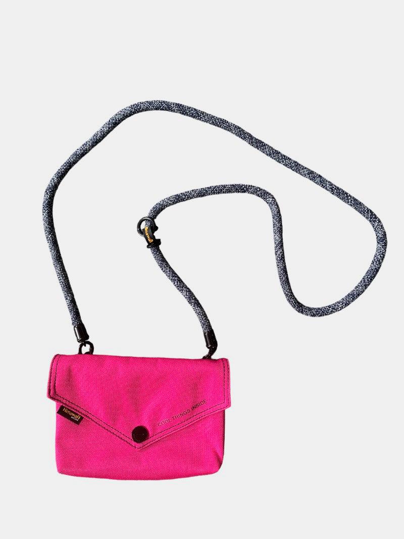 Bolso bandolera Himawari de color liso con forma de sobre y correa extraíble