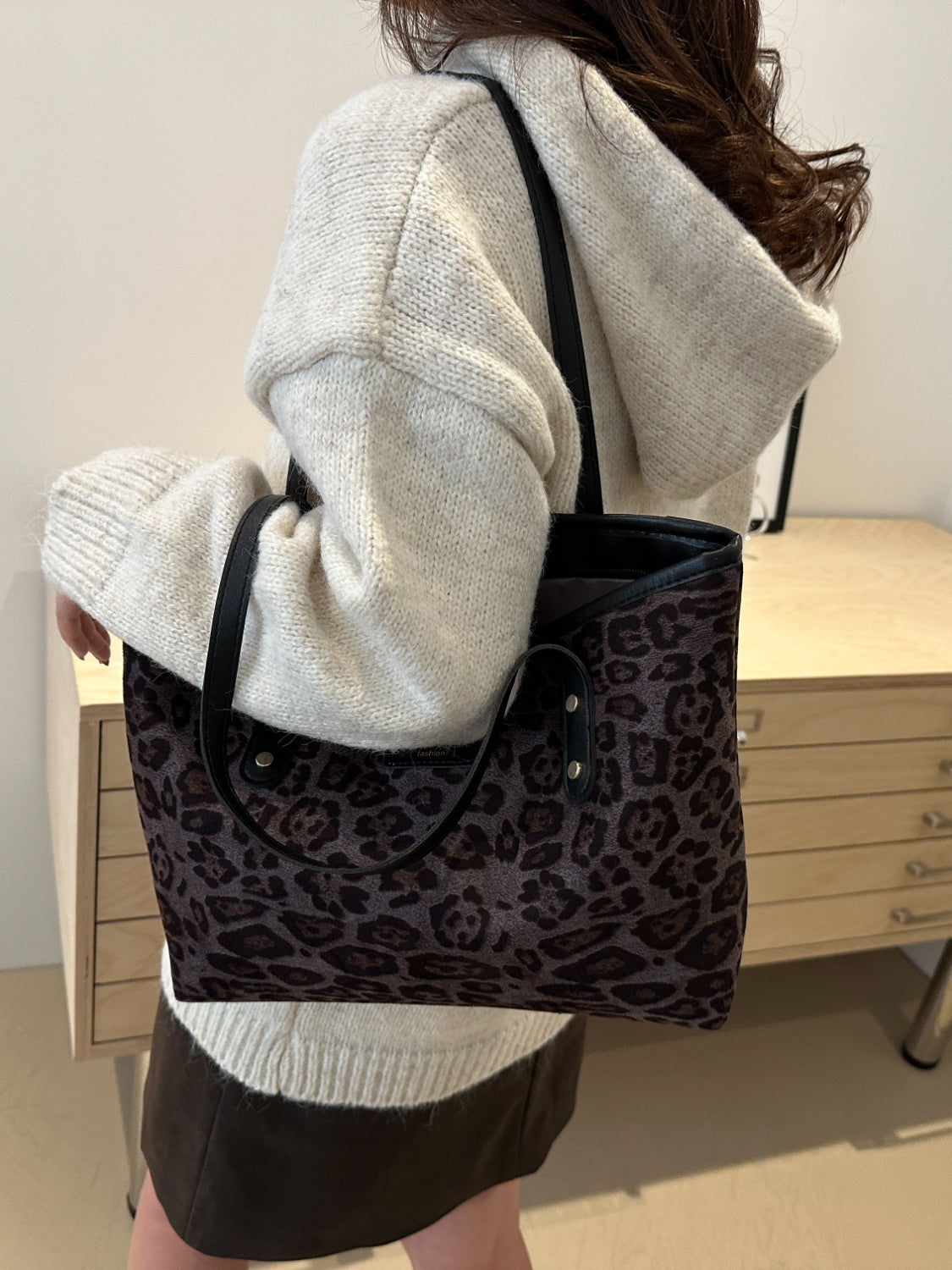 Bolsa de poliéster con estampado de leopardo