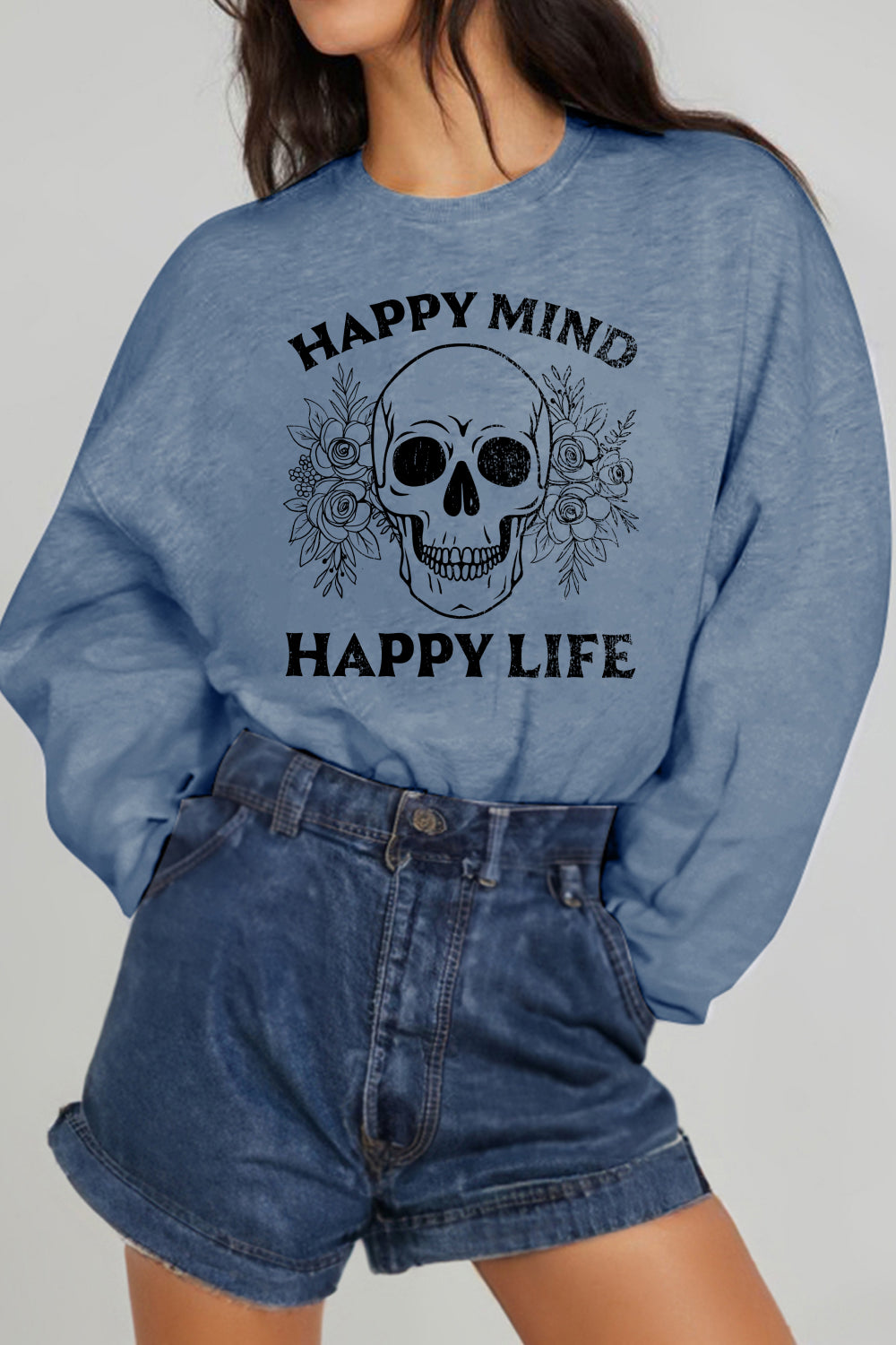 Sudadera con gráfico de calavera Simply Love de tamaño completo HAPPY MIND HAPPY LIFE