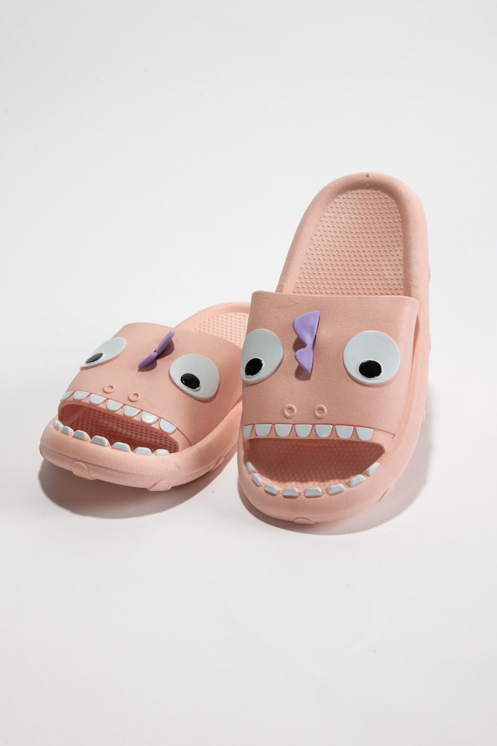 Pantuflas antideslizantes con diseño de nube y almohada de monstruo NOOK JOI