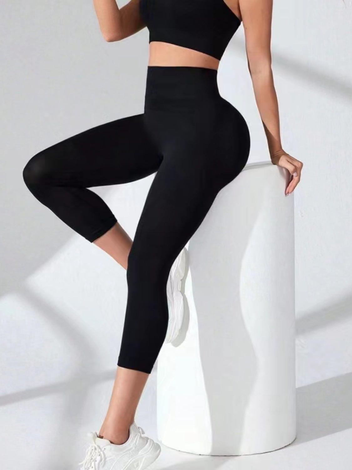 Leggings deportivos con cintura alta y corte recortado