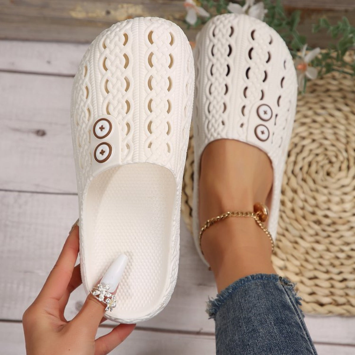 Sandalias planas de PVC con punta redonda