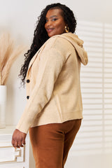 Suéter tejido con capucha y manga larga con botones a la derecha