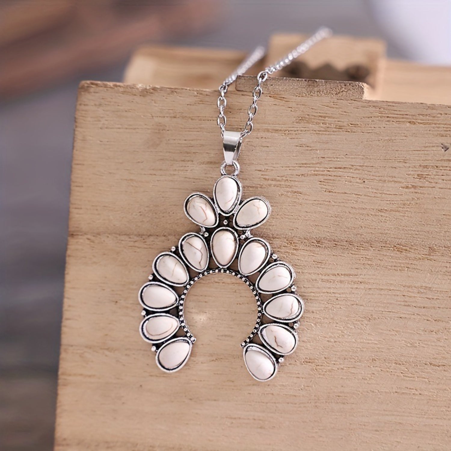 Artificial White Turquoise Alloy Geometric Necklace - Admiresty