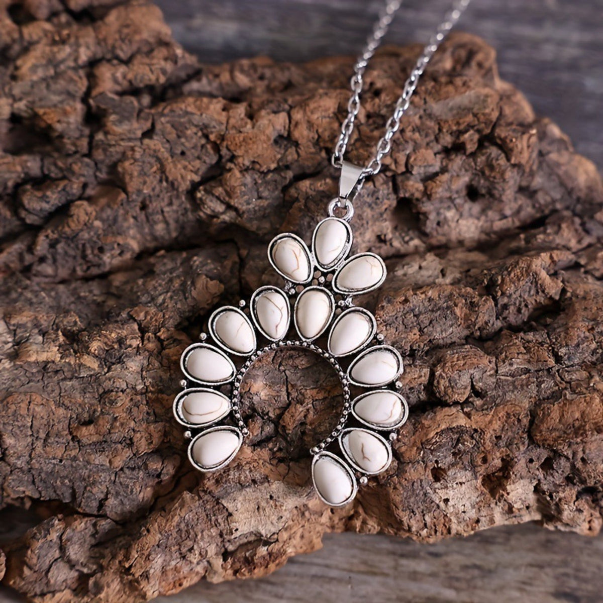 Artificial White Turquoise Alloy Geometric Necklace - Admiresty