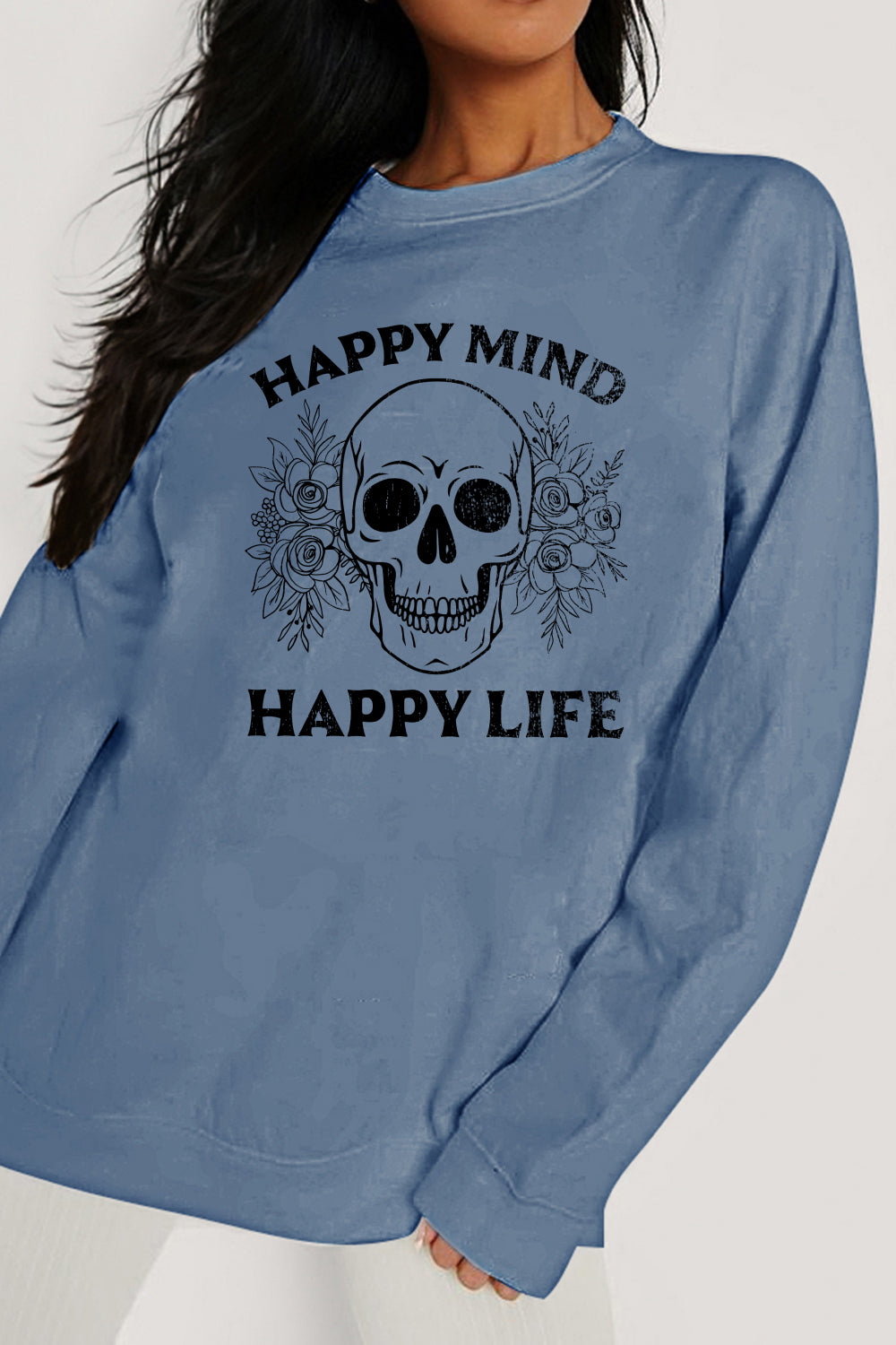 Sudadera con gráfico de calavera Simply Love de tamaño completo HAPPY MIND HAPPY LIFE