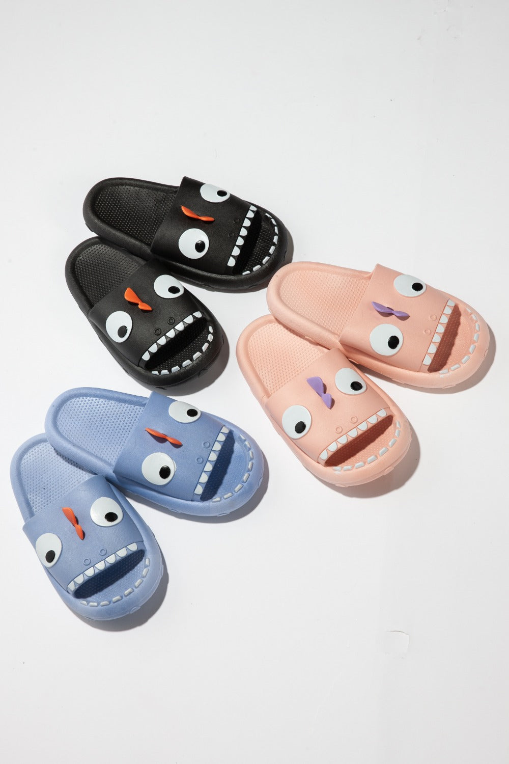 Pantuflas antideslizantes con diseño de nube y almohada de monstruo NOOK JOI