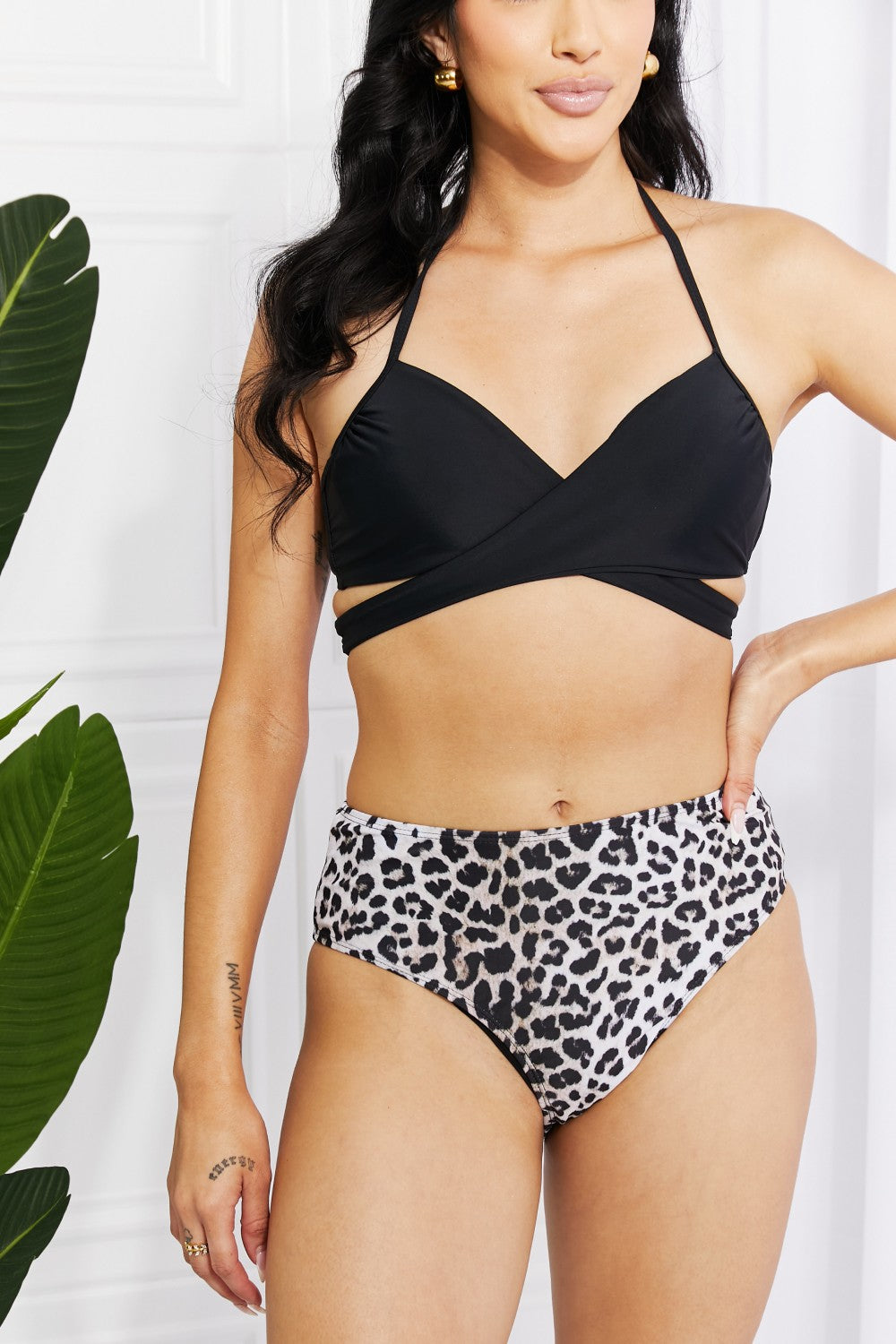 Conjunto de bikini con cuello halter Summer Splash de Marina West Swim en negro