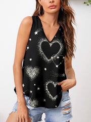 Camiseta sin mangas con cuello en V y estampado de corazones