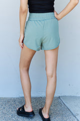 Pantalones cortos activos de cintura alta Stay Active de Ninexis en azul pastel