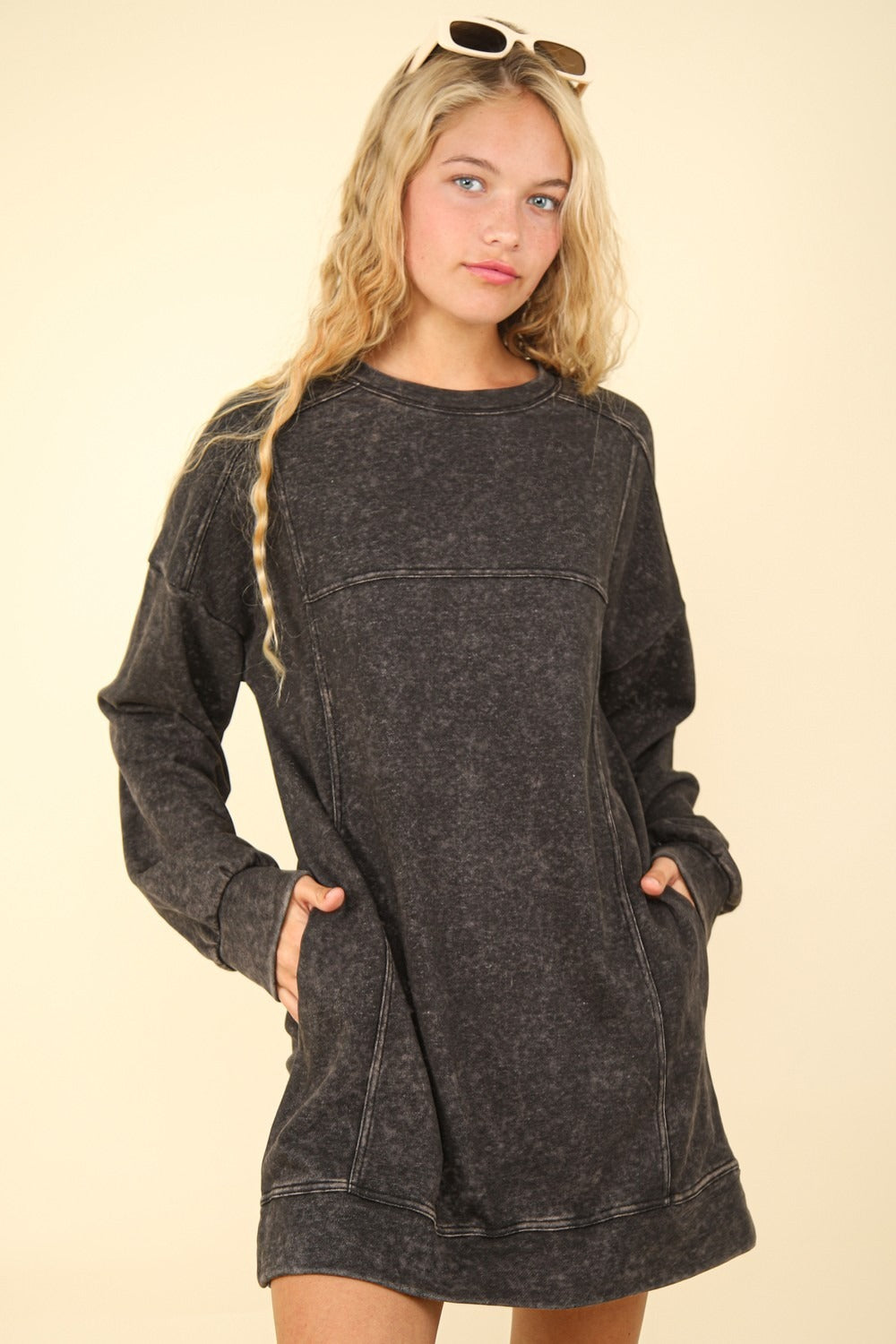 Vestido mini estilo sudadera oversize con lavado mineral de VERY J