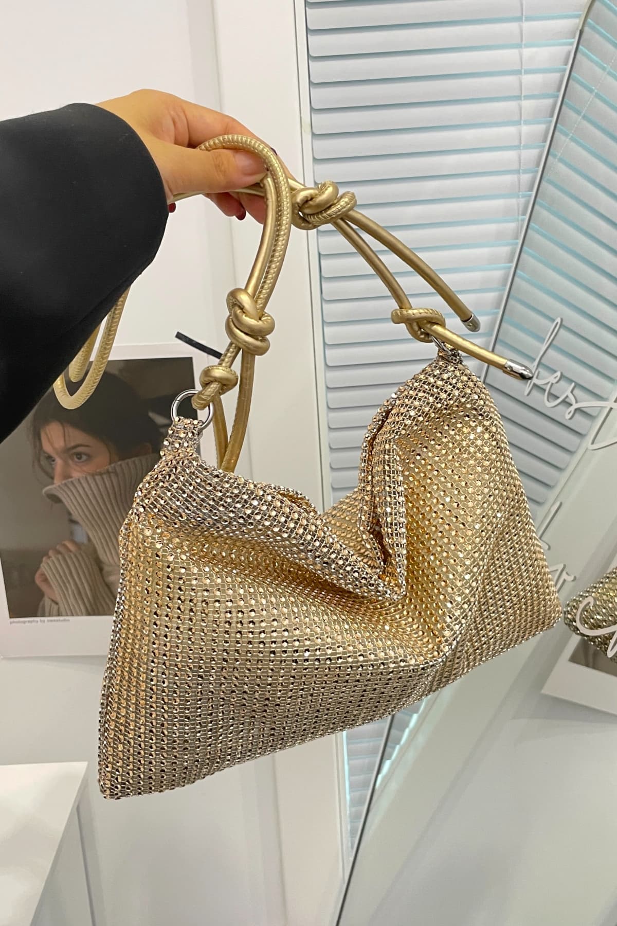 Bolso bandolera con correa anudada y diamantes de imitación