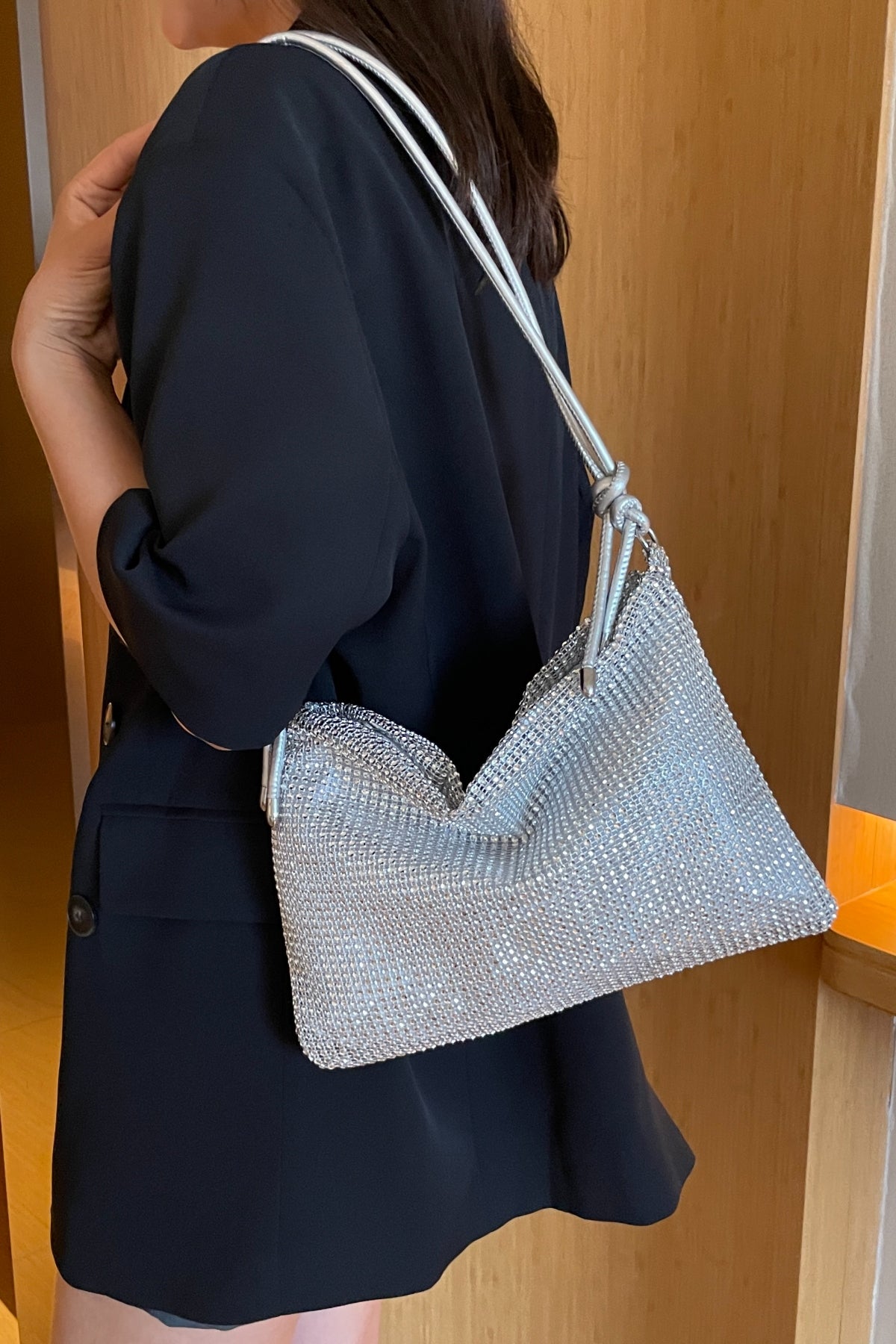 Bolso bandolera con correa anudada y diamantes de imitación