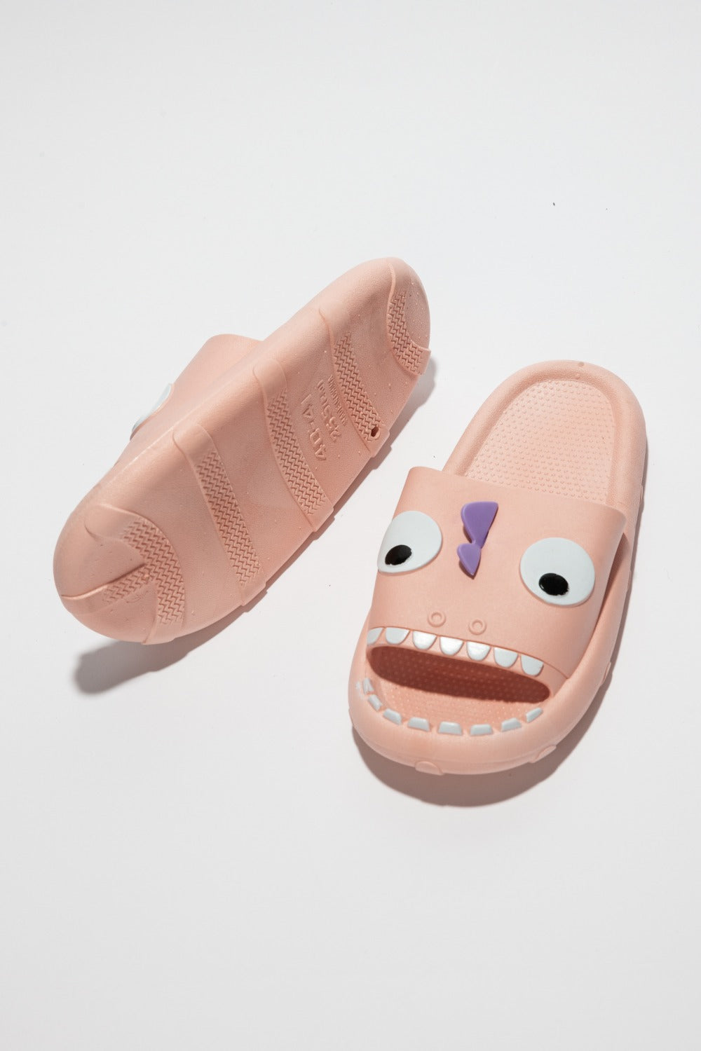 Pantuflas antideslizantes con diseño de nube y almohada de monstruo NOOK JOI