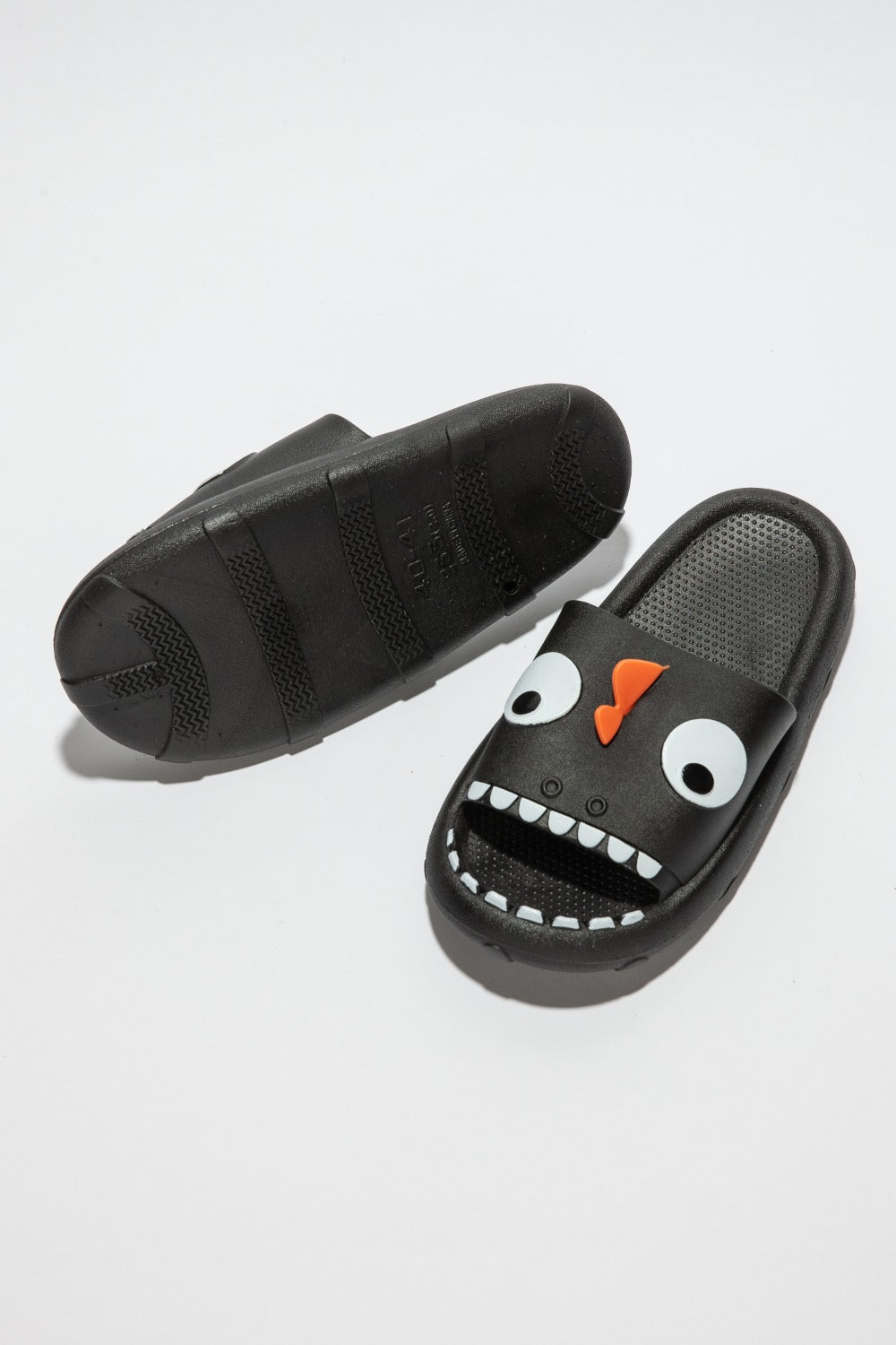 Pantuflas antideslizantes con diseño de nube y almohada de monstruo NOOK JOI