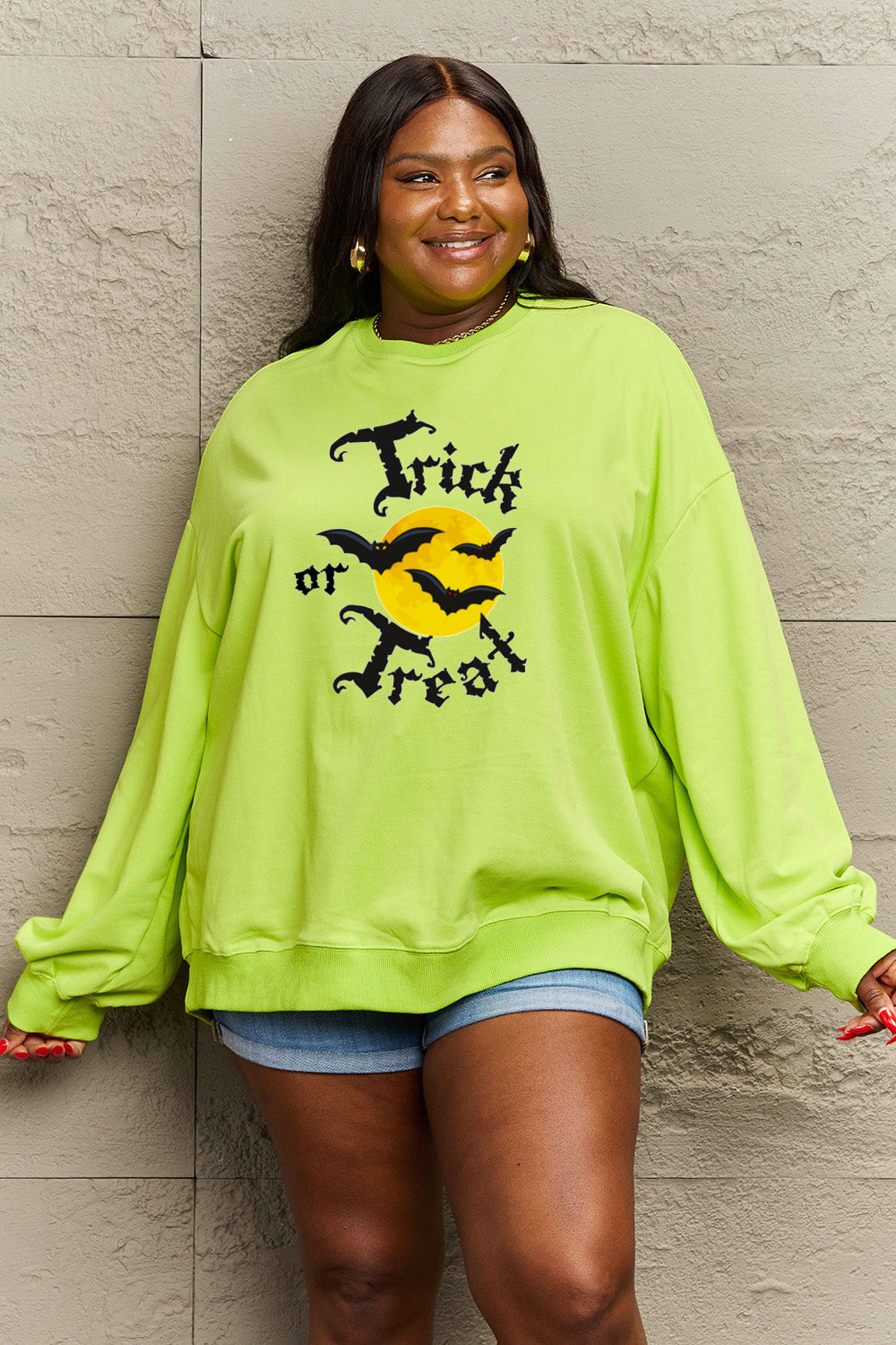 Sudadera con gráfico TRICK OR TREAT de tamaño completo Simply Love